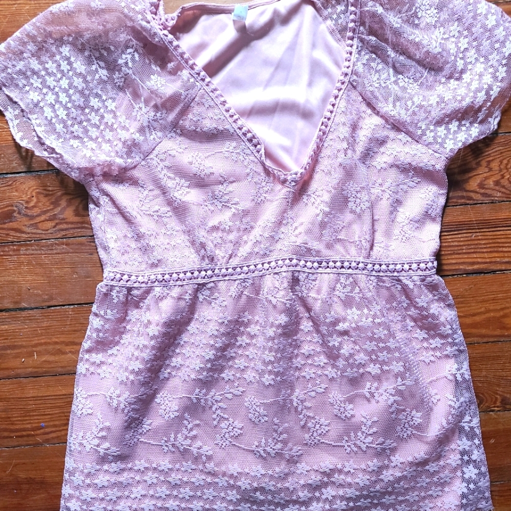 Boutique Pink Lace Top from L Love. SIZE MEDIUM.